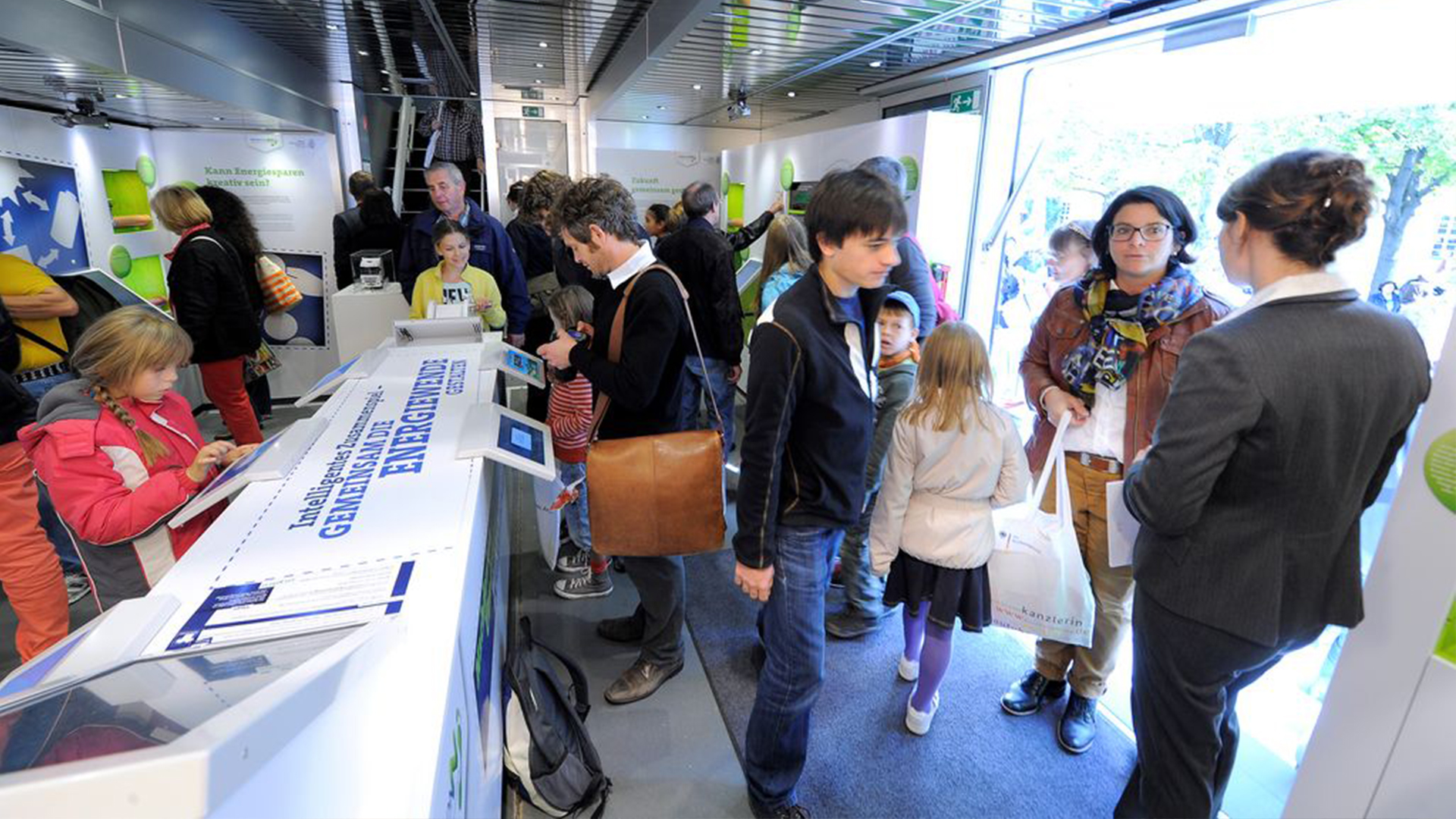 Roadshow Expedition N – Baden-Württemberg Stiftung gGmBH, Ausstellung im 100m2 Erdgeschoss