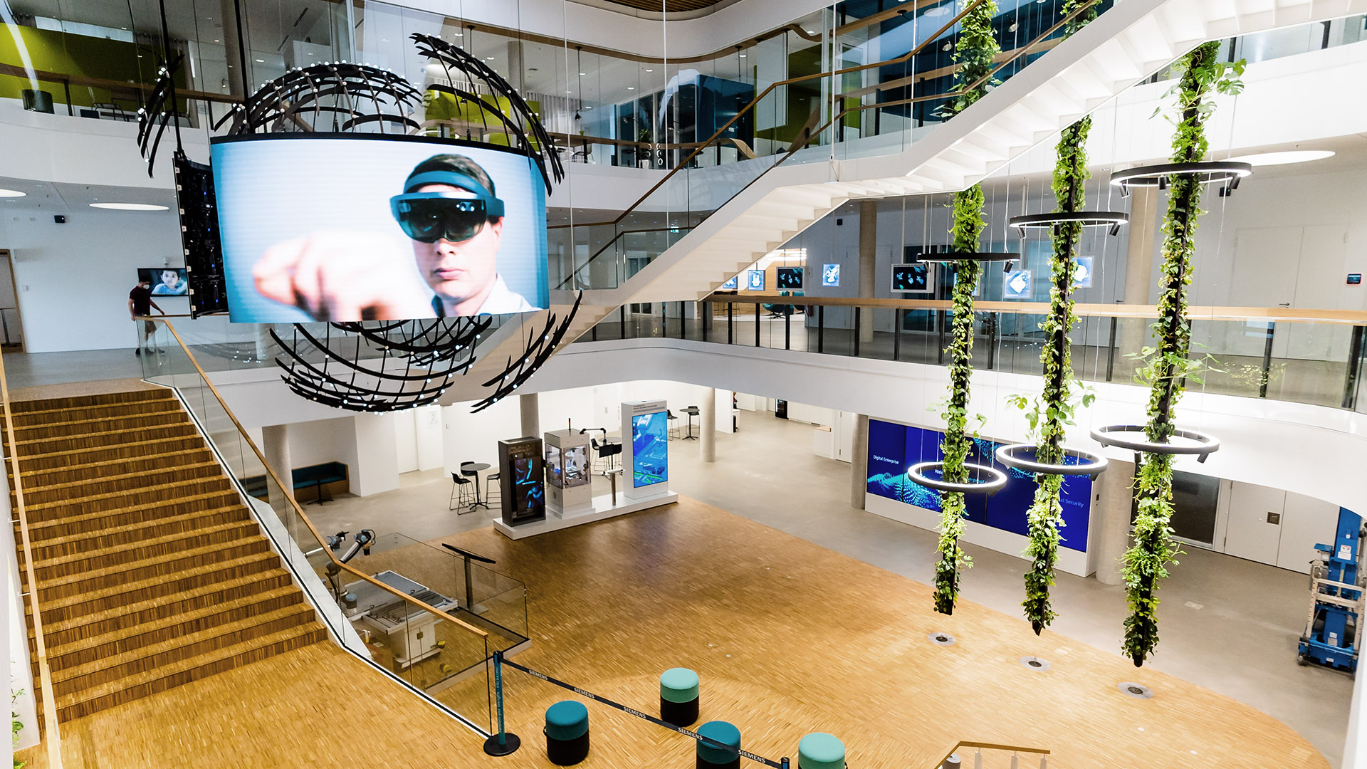 SIEMENS THE IMPULSE Amberg, Innenansicht, ein Showroom der Superlative